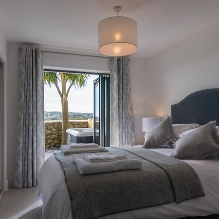 Apartment 3 Waterstone House - Sea Front Apartment, Hot Tub テンビー エクステリア 写真