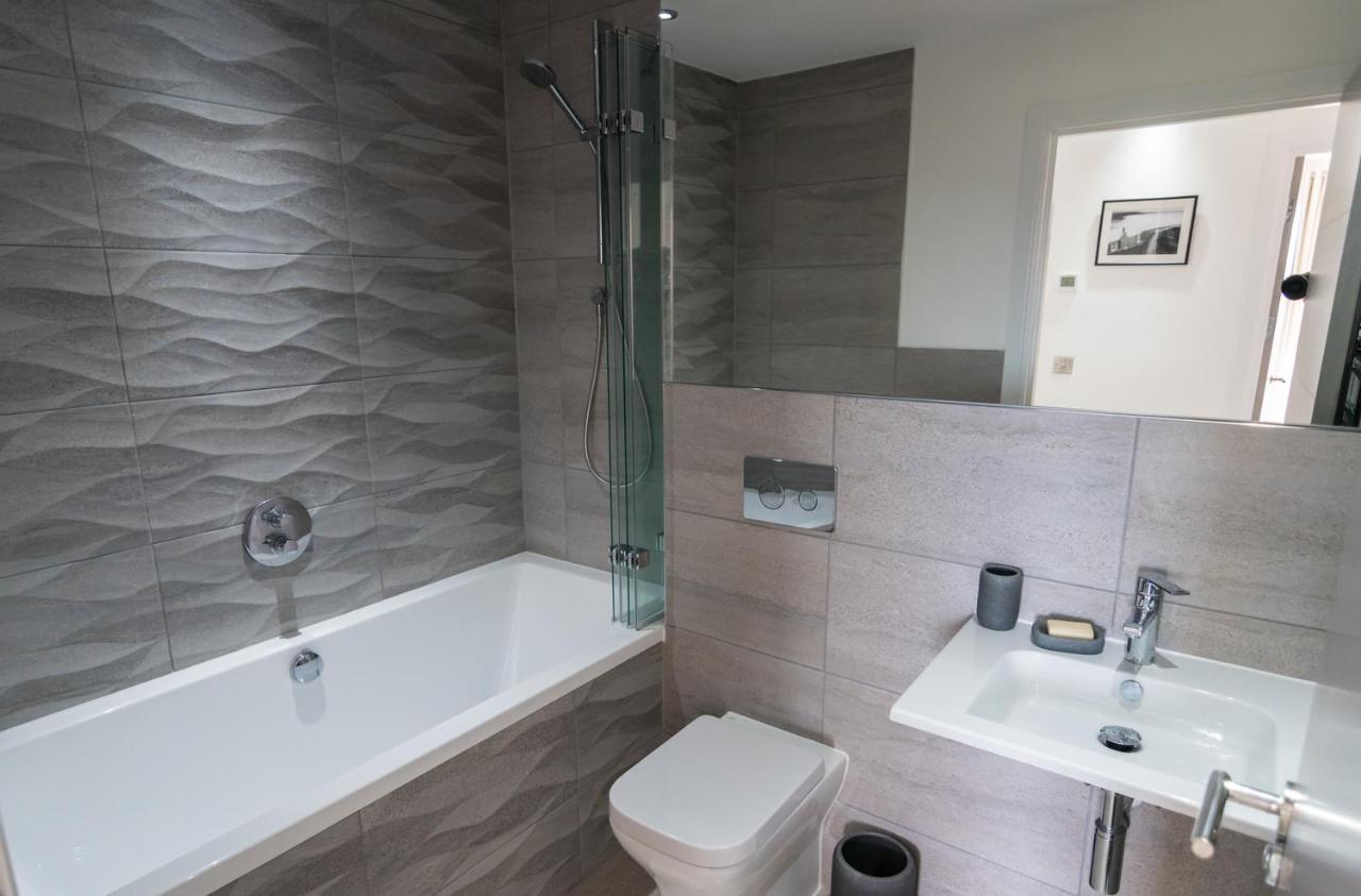 Apartment 3 Waterstone House - Sea Front Apartment, Hot Tub テンビー エクステリア 写真